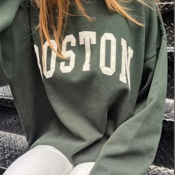 Brandy Melville Dark Green Boston crewneck - Picture 2 of 3